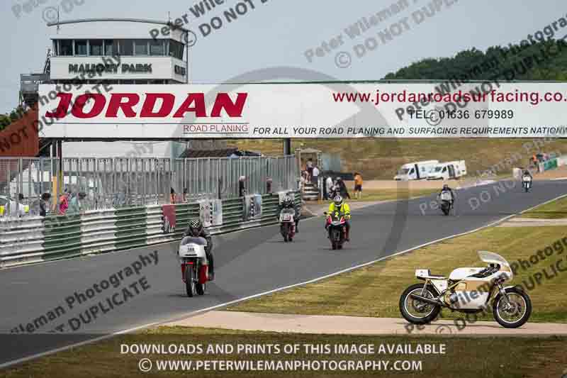 Vintage motorcycle club;eventdigitalimages;mallory park;mallory park trackday photographs;no limits trackdays;peter wileman photography;trackday digital images;trackday photos;vmcc festival 1000 bikes photographs